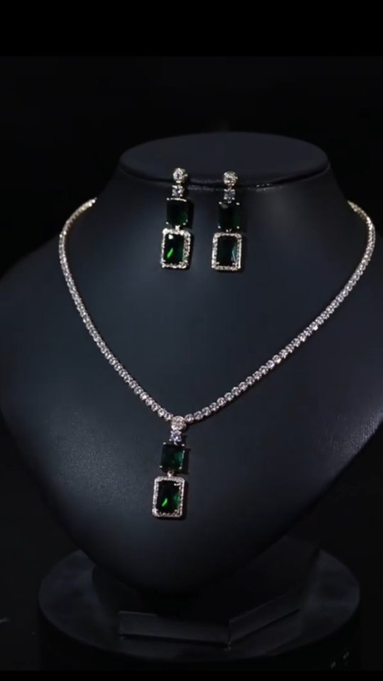 Luxury Necklace Set Promo