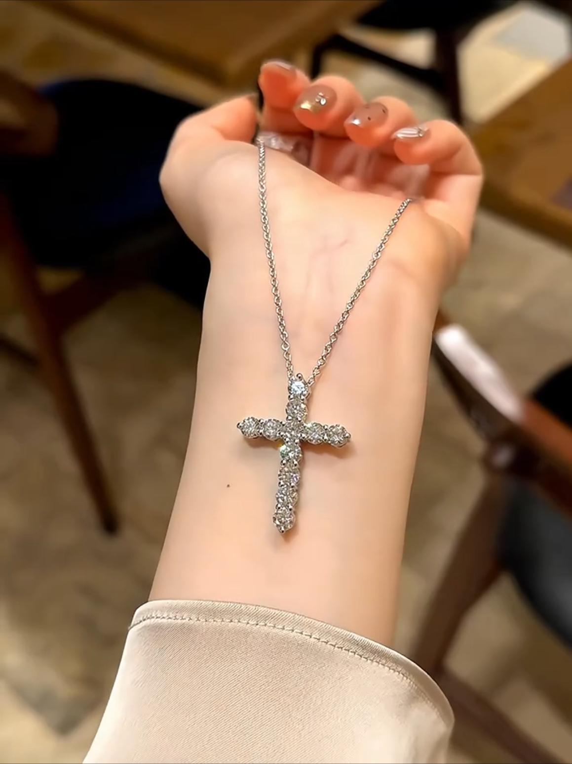 Elegant Cross Necklace Jewelry Promo