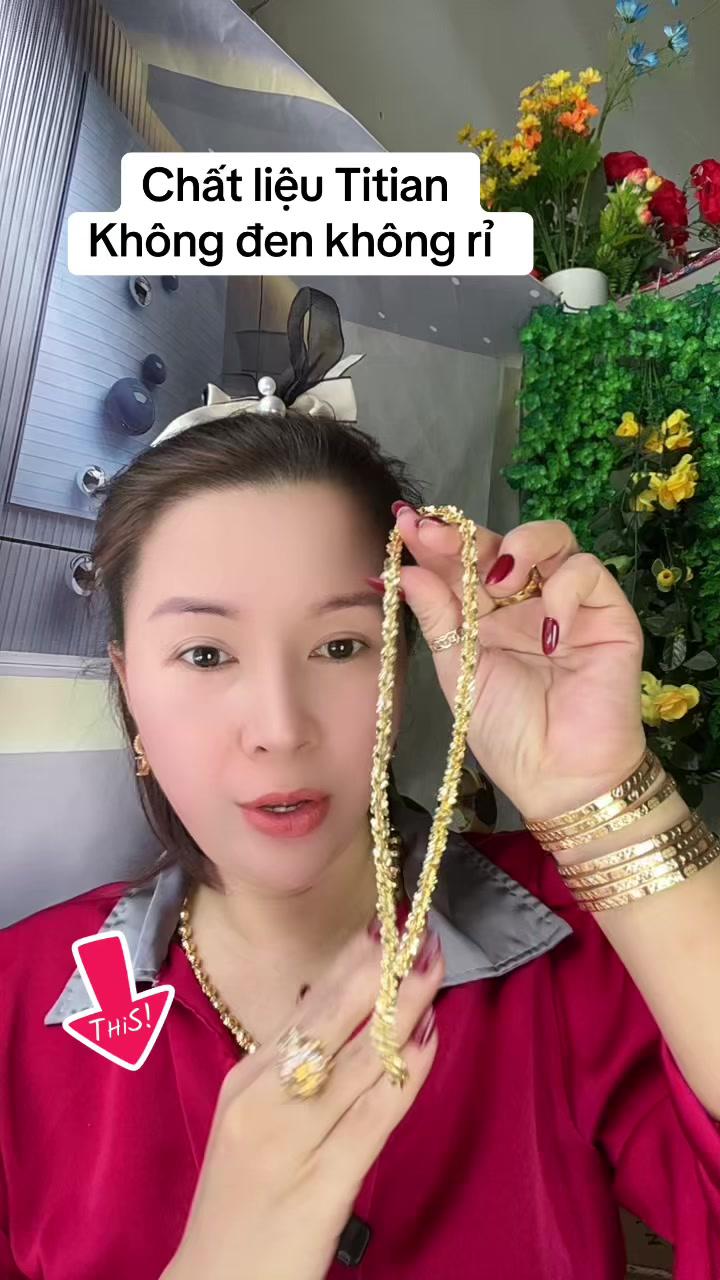Mai Flower Twist Necklace Promotion
