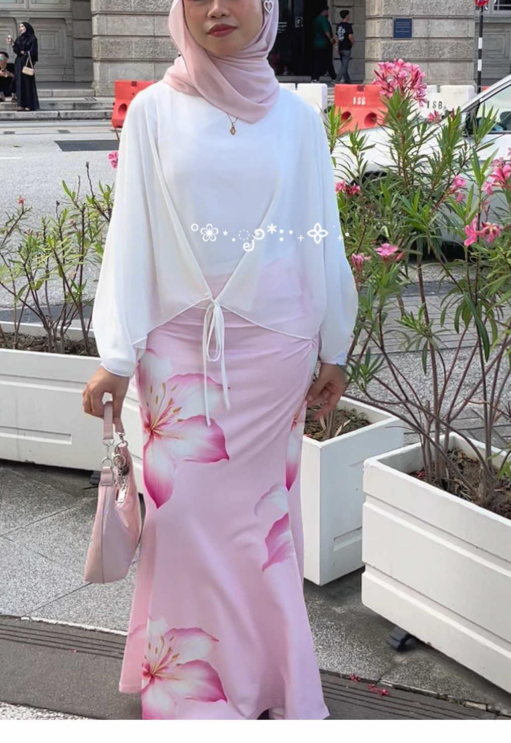 Feminine Floral Skirt Fashion Promo