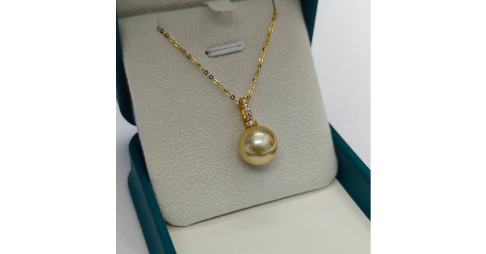 Elegant Pearl Necklace Promo