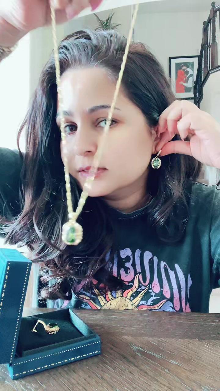Gold Jewelry Fashion Promo