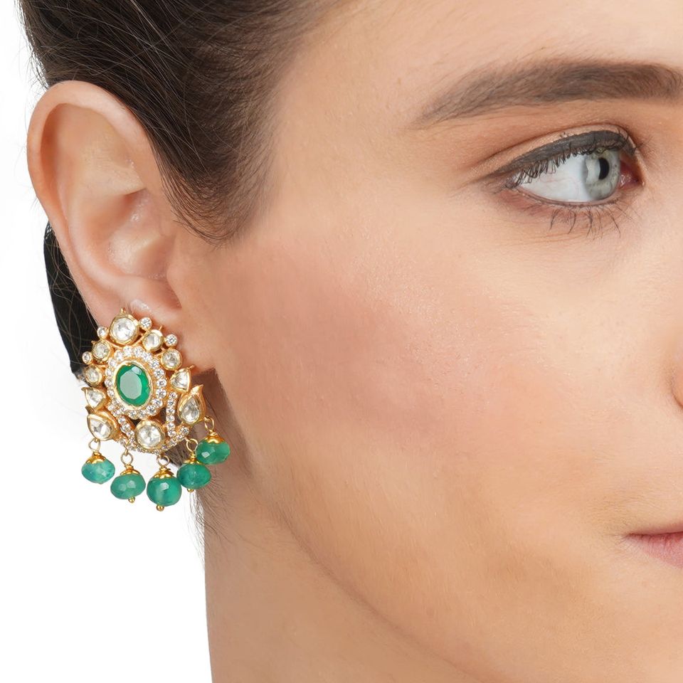 Elegant Jewelry Earring Promo