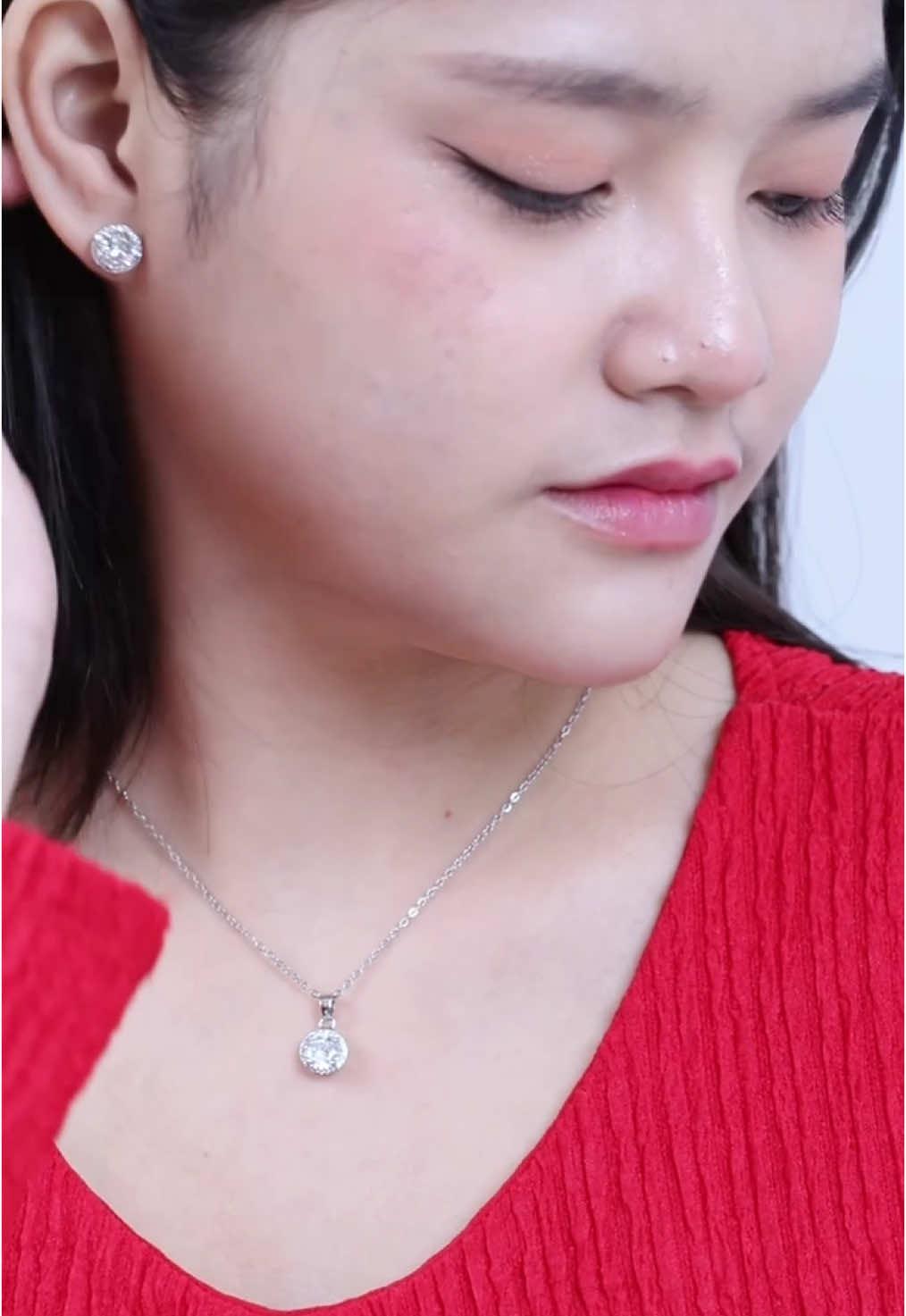 Elegant Necklace Jewelry Promo