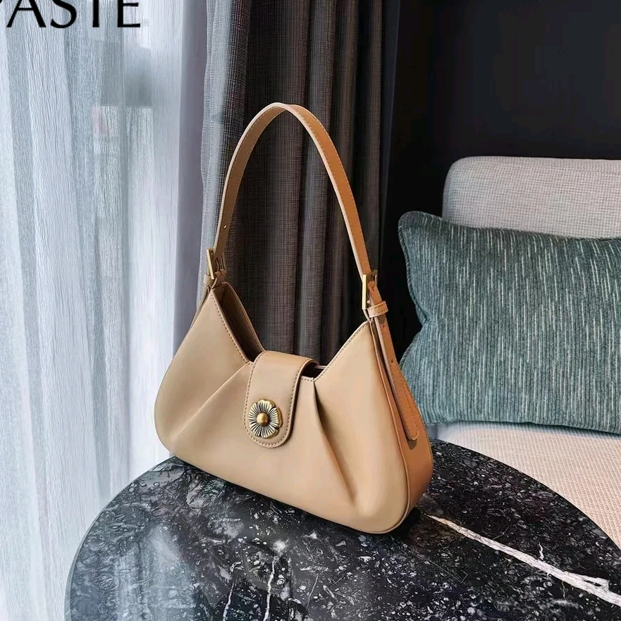 cayla.bags
