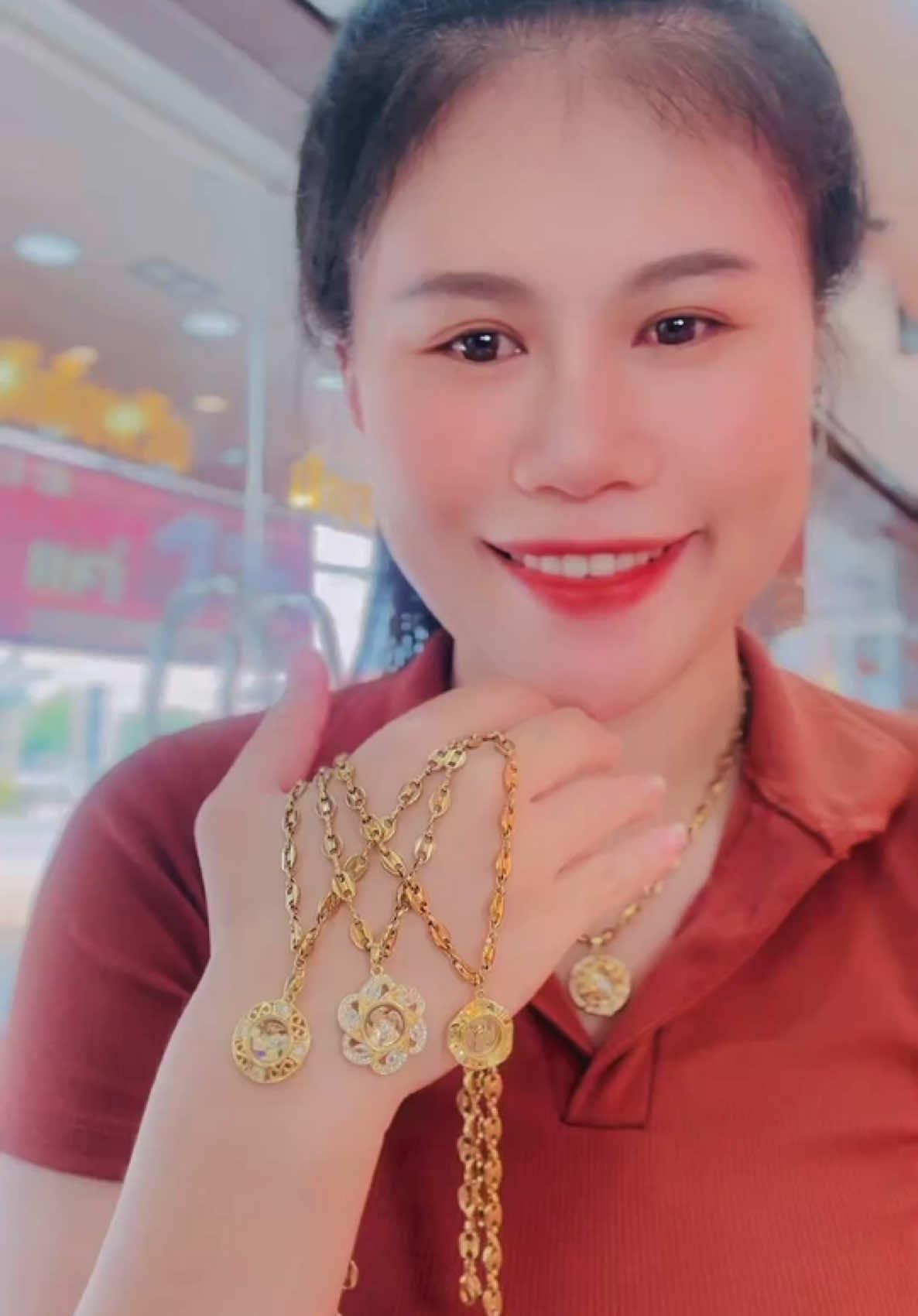 Elegant Necklace Promo