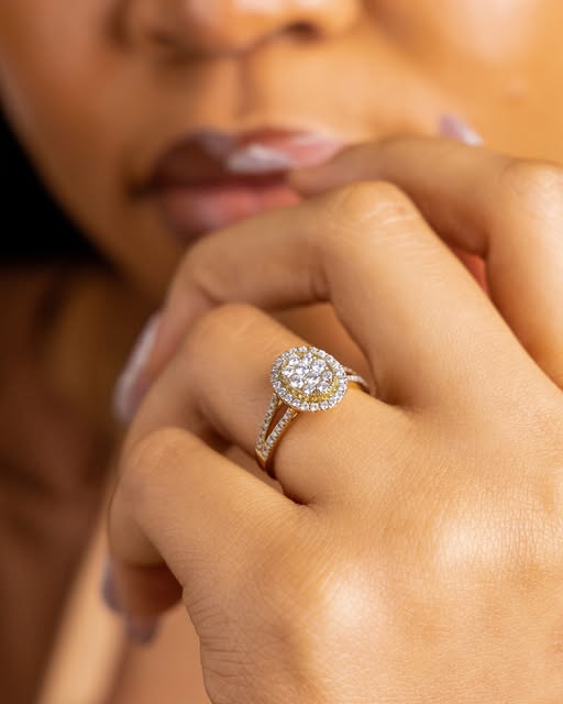 18K Gold Diamond Engagement Ring Promo