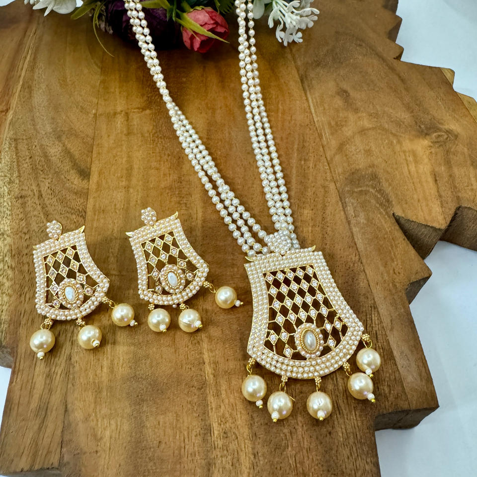Luxury Elegance Jewelry Promo