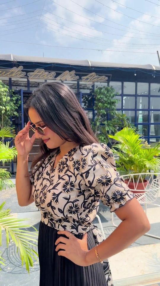 Influencer Fashion Apparel Promo