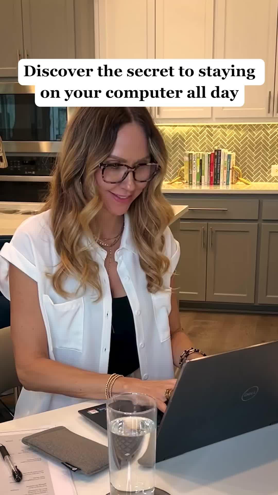 Comfortable Readers Fashion Promo