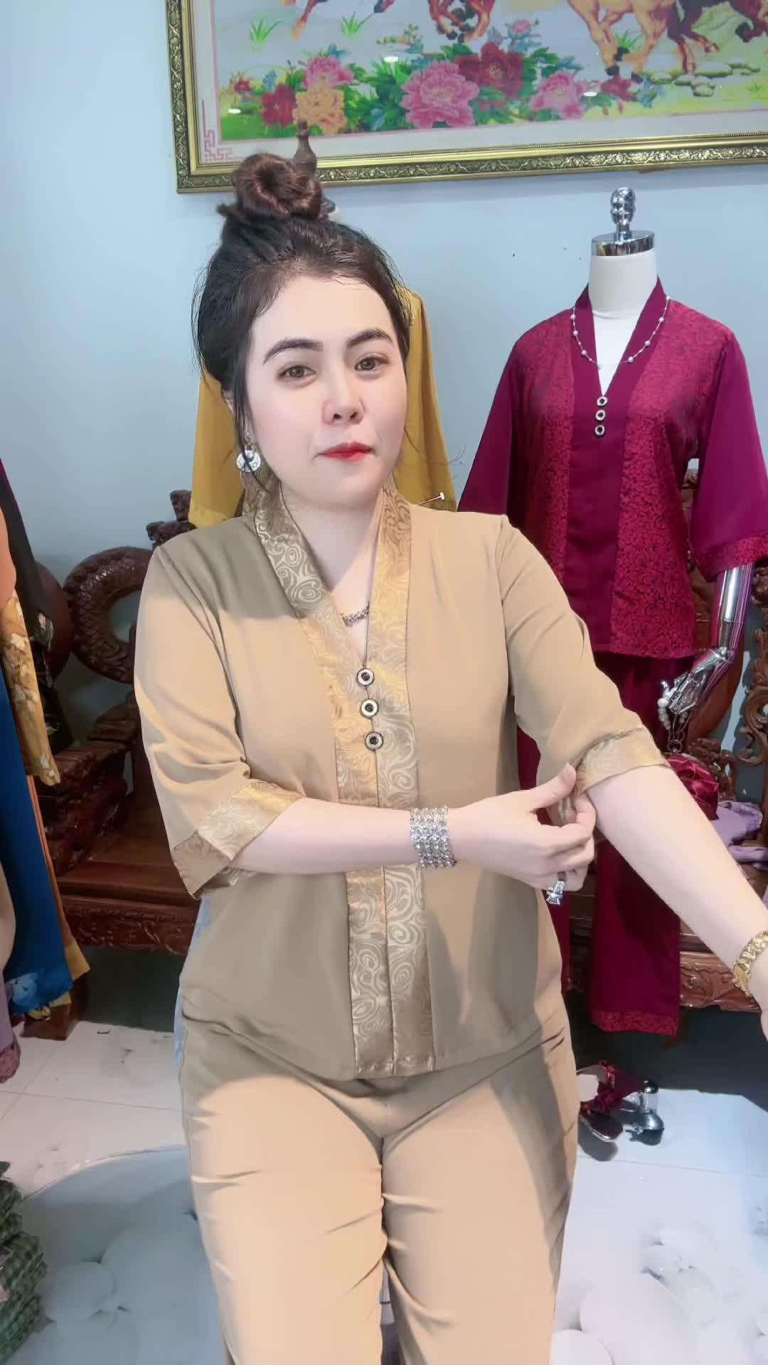 Elegant Fashion Apparel Gift Promo