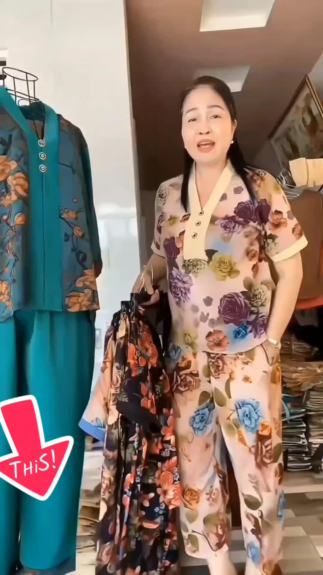 Elegant Fashion Apparel Gift Promo