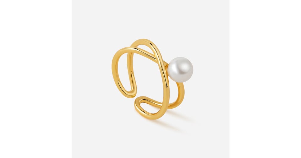 Elegant Gold Ring with Pearl