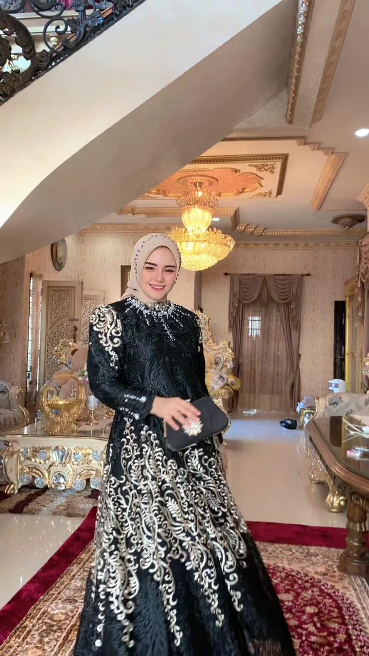 Elegant Dress Fashion Promo